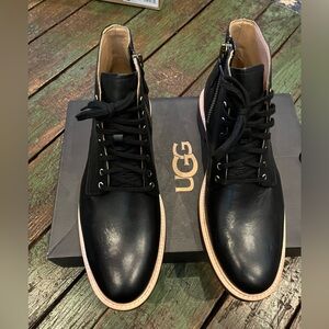 Never worn black UGG boots. Size: 9 width: medium